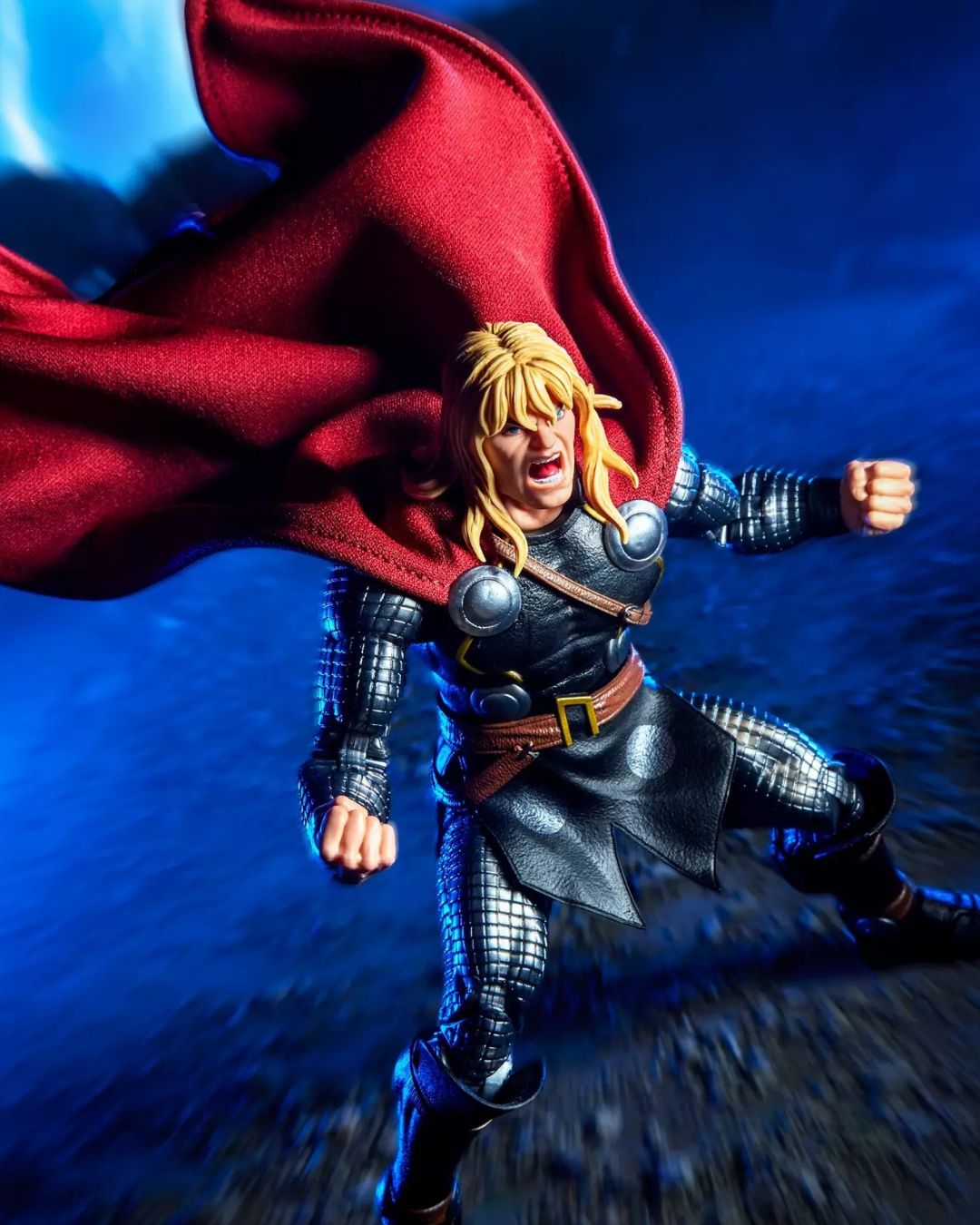 Marvel Legends Maximum Series Thor 6-Inch Action Figure